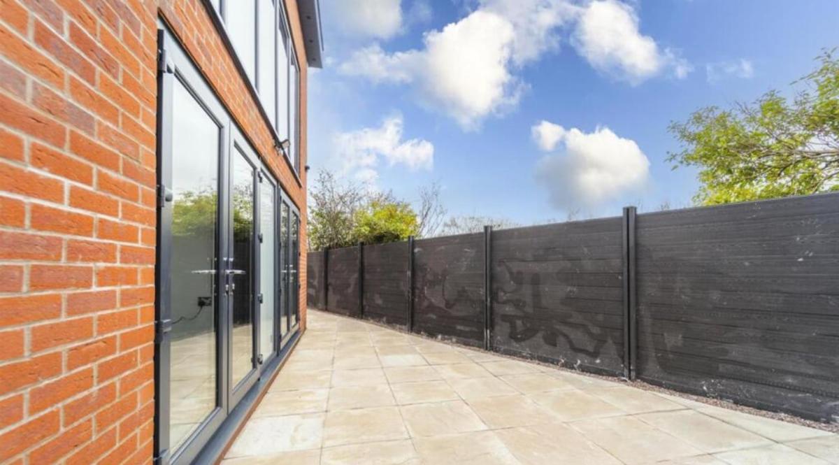 Villa New Modern Stylish Near Centre Birmingham, With Outdoor Hot Tub Birmingham